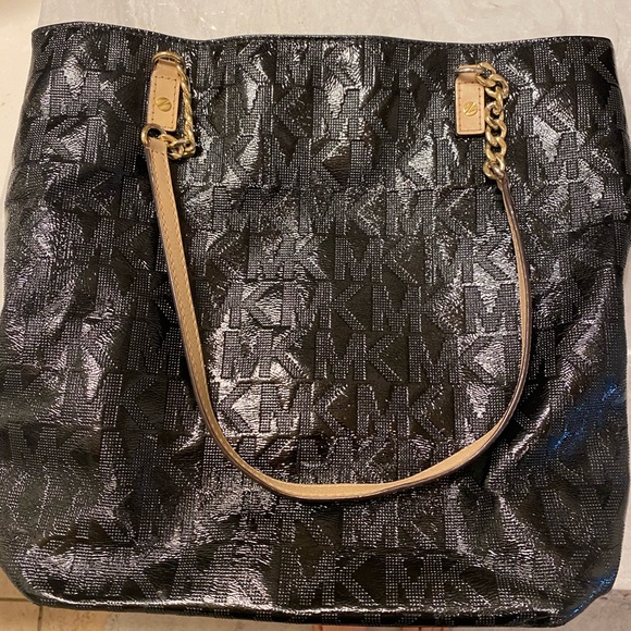 Michael Kors a purse - Picture 4 of 4